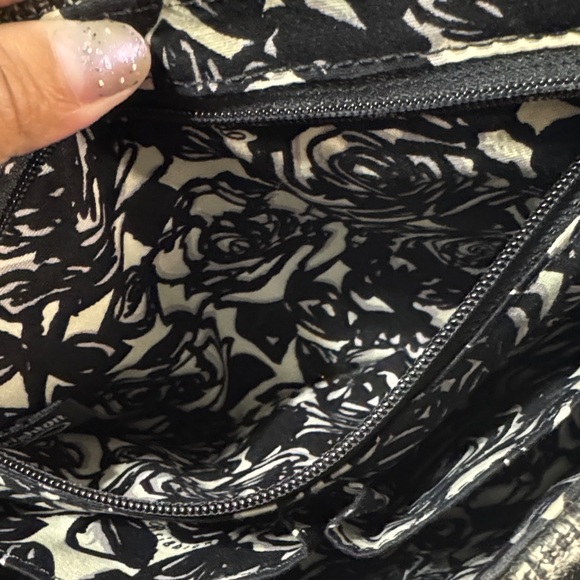 Brighton Tweed black patent leather floral shoulder bag. - Picture 12 of 13